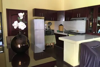 Image de 5 minutes to the Downtown! Family-sized condo