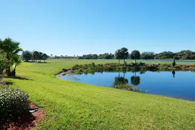 Image de 412-103 Gorgeous two lakes golf view Coach home