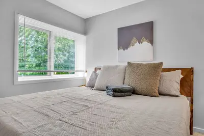 Image de Ski In/Out Condo, King Bed