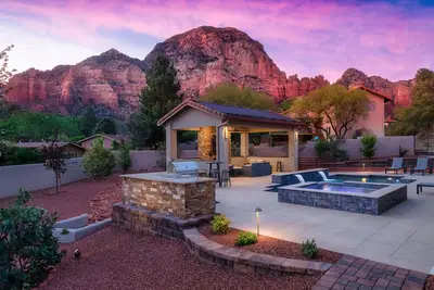 Image de New Backyard Oasis, Salt Water Pool & Hot Tub! Up Close Red Rock Views