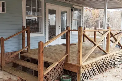 Image de Lake side cabin with spacious den
