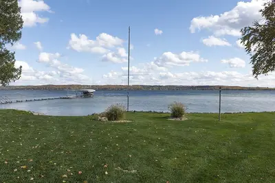 Image de Quiet and private sandy bottom lakefront