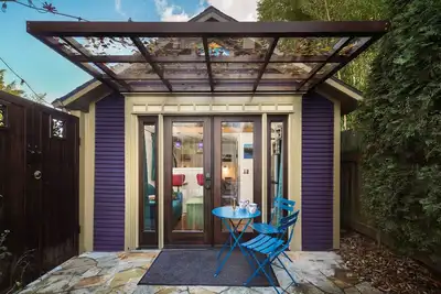 Patio Cottage for 1-2 w/kitchen & gas firepit