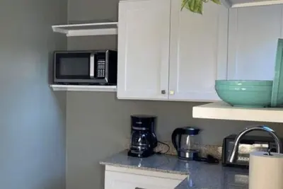 Image de Contemporary Vacation Rental in Havendale, Kgn