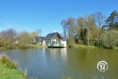 Image de Gîte au Bord de l'Eau avec Pêche Privée et Ponton, Terrasse Couverte, Proche Mont Saint Michel