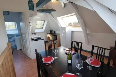 Image de Gîte rénové moderne avec jardin immense et wifi, idéal pour famille ou professionnels