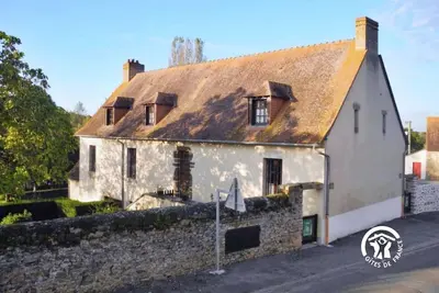 Image de Gîte cosy face à l'église de Livet, jardin clos, Wi-Fi, pêche, animaux acceptés, à 7 km de Sainte-Suzanne