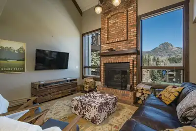 Image de Completely Updated Condo with Mountain Views - Heated Pool- Stunning Views!