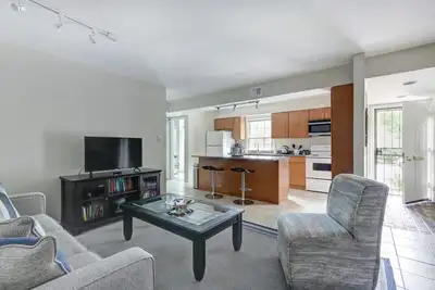 Cozy Modern Apartment w/ Patio Off Jones Street!