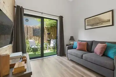 Image de A luxurious apartment right near the seaside!