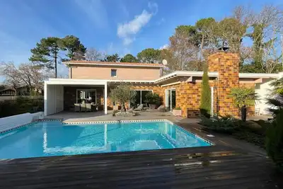 Image de Villa d'architecte, piscine chauffée, plage à 200 m au cœur du Bassin d'Arcachon