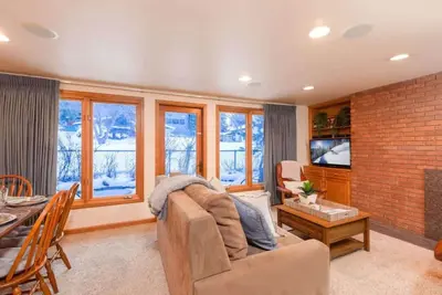 Image de Comfort & Location - 2 Br, 2ba - Walk to Gondola!