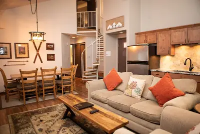 Image de Pool and Hot Tub Access/Private Patio with Grill/Recent Upgrades