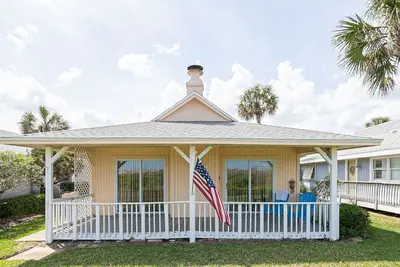 Image de Surf Crest 23 Ocean front property 2 bedroom cottage steps to ocean