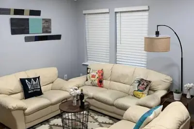 Image de Modern 2 Br Apt near Dt. - Self Check-in