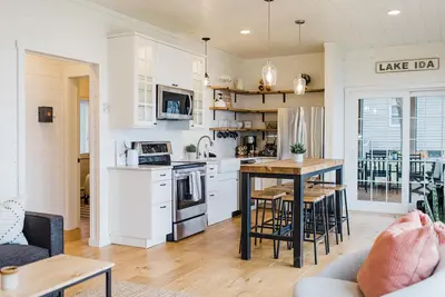 Image de Haven on Ida - Modern, Cozy Lakefront Cabin