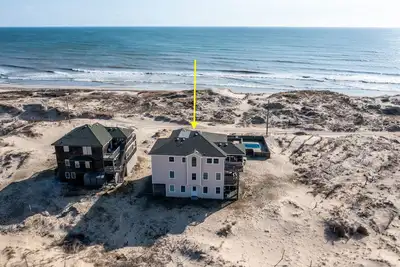 Image de Salted Dunes Obx, Beach front, Wild Horses, Pool, Hot Tub, 4x4 Beach, 7 Bedroom