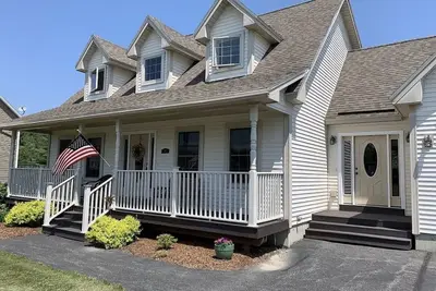 Image de Cozy Cape in the heart of Bangor. Close to hospitals, colleges and downtown.