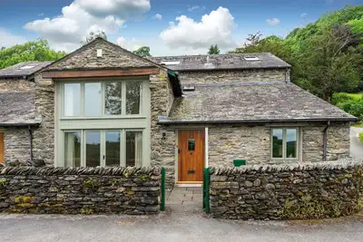 Cragfell Cottage, romantic, with a garden in Cartmel Fell