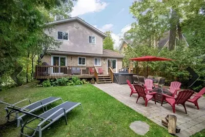 Image de Beautiful All Season Cottage with a Hot Tub