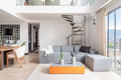 Image de Amazing 2-Story Poblado Penthouse Wow Factor! New Renovation June 2023!