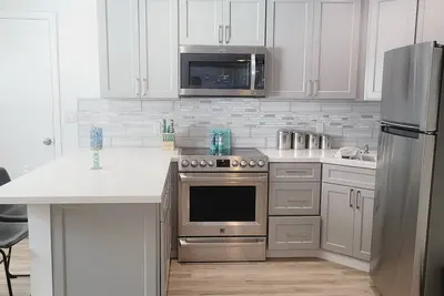 Image de New Modern Clean Studio Apartment