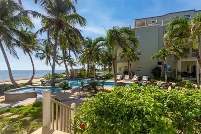 Image de Two Bedroom, Beautifully Decorated, Ocean Front Condo - Gold Standard Approved