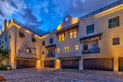 Image de 3 Bedroom Townhouse on the Water, sleeps 8