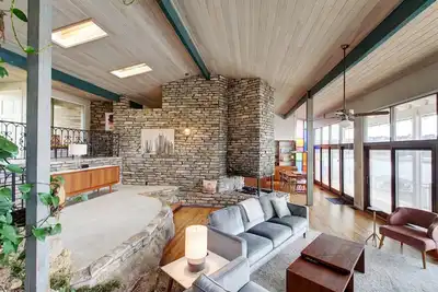 Image de Gorgeous Mcm Lake House on Lake Buchanan! Incredible Views, Pool & Hot tub!