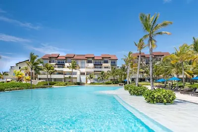 Image de Sotogrande: Beachfront condo w/ housekeeper, plunge pool, beach & pool
