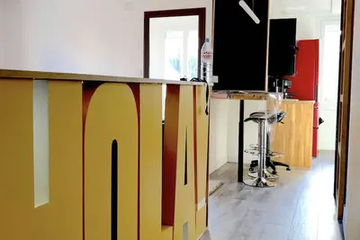 Image de Appart Design 60m2, 2 ch, 10 min plage full climatisation, wifi, parking, centre
