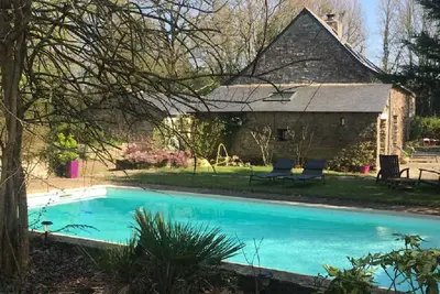 Image de Longère de charme dans un écrin de verdure piscine chauffée