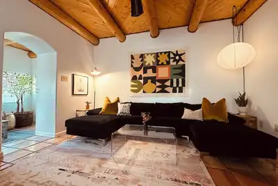 Image de Casa Chamisa ~ Modern Southwest Style in T or C
