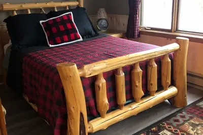 Image de Lake view, Cozy One Bedroom! Walk to Beach and Town!