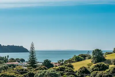 Image de Roses Bach | Stay Waiheke