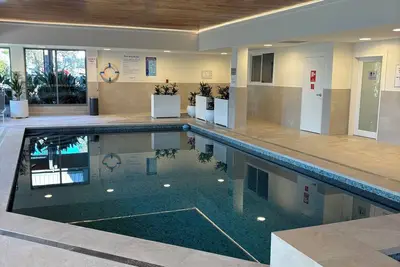 Image de Ideal getaway for couples and small families. Located opposite main beach.
