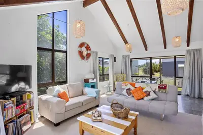 Image de Coastal Charm - Waihi Beach Holiday Home