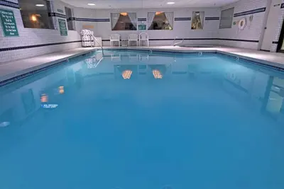 Image de Vacation At its Finest! Free Parking and Indoor Pool, Near  Boise Art Museum!