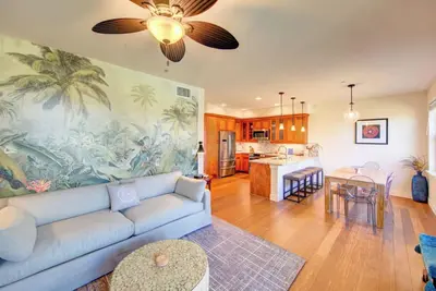 Image de New Two-Level condo in Great Location