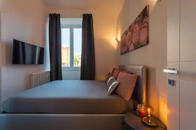 Image de Saturnali: New, overlooking the Hellenic Baths