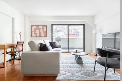 Image de Gorgeous Chelsea 2br w/ Gym, close to Penn Sation & Msg, by Blueground