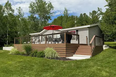 Image de Riverside Cottage w/ 70' Private Dock - 5 Minutes From Town!
