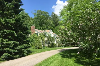 Carriage House Apartment In The Heart Of Manchester, Vt—Walk To All! !