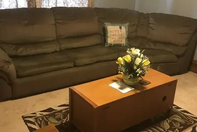 Image de Hiking Towpath Trail, Biking  Cuyahoga Valley Step Away To This Lovely Hideaway\n