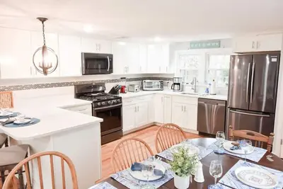 Image de Waterfront on Private Lake!