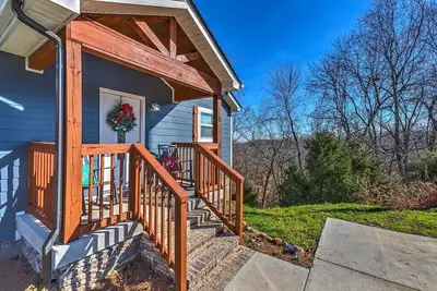 Image de 20 min to Nashville! 3000 sq ft. Peaceful setting! Beautiful views! Sleeps 16!