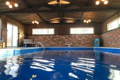 Image de Year Round Playground with Indoor Pool and Hot Tub