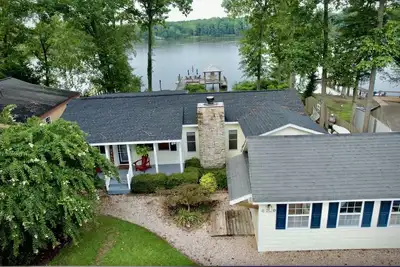 Image de Charming Waterfront Home on Sought After Piankatank!