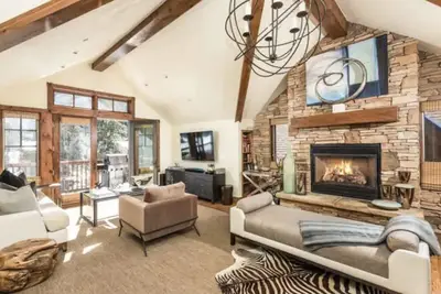 Image de Bright Aspen 3 Bedroom Vaulted Ceilings with Views