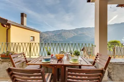 Image de Apartment with Lake Como View and Parking Included